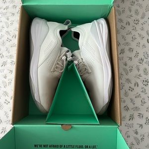 Clove White Sneakers